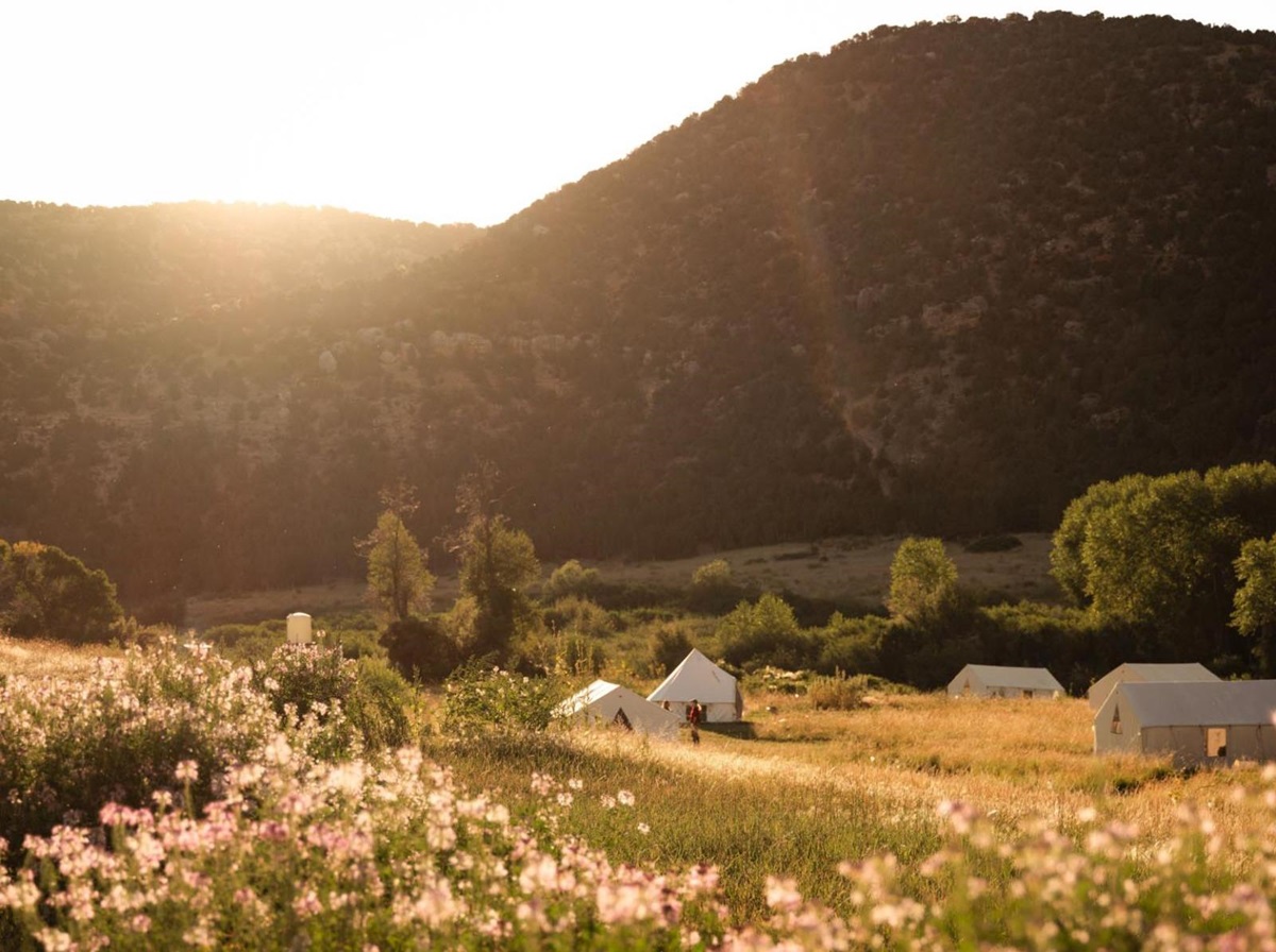 Paintrock Canyon Ranch exterior in Wyoming, photo: Rebecca Stumpf