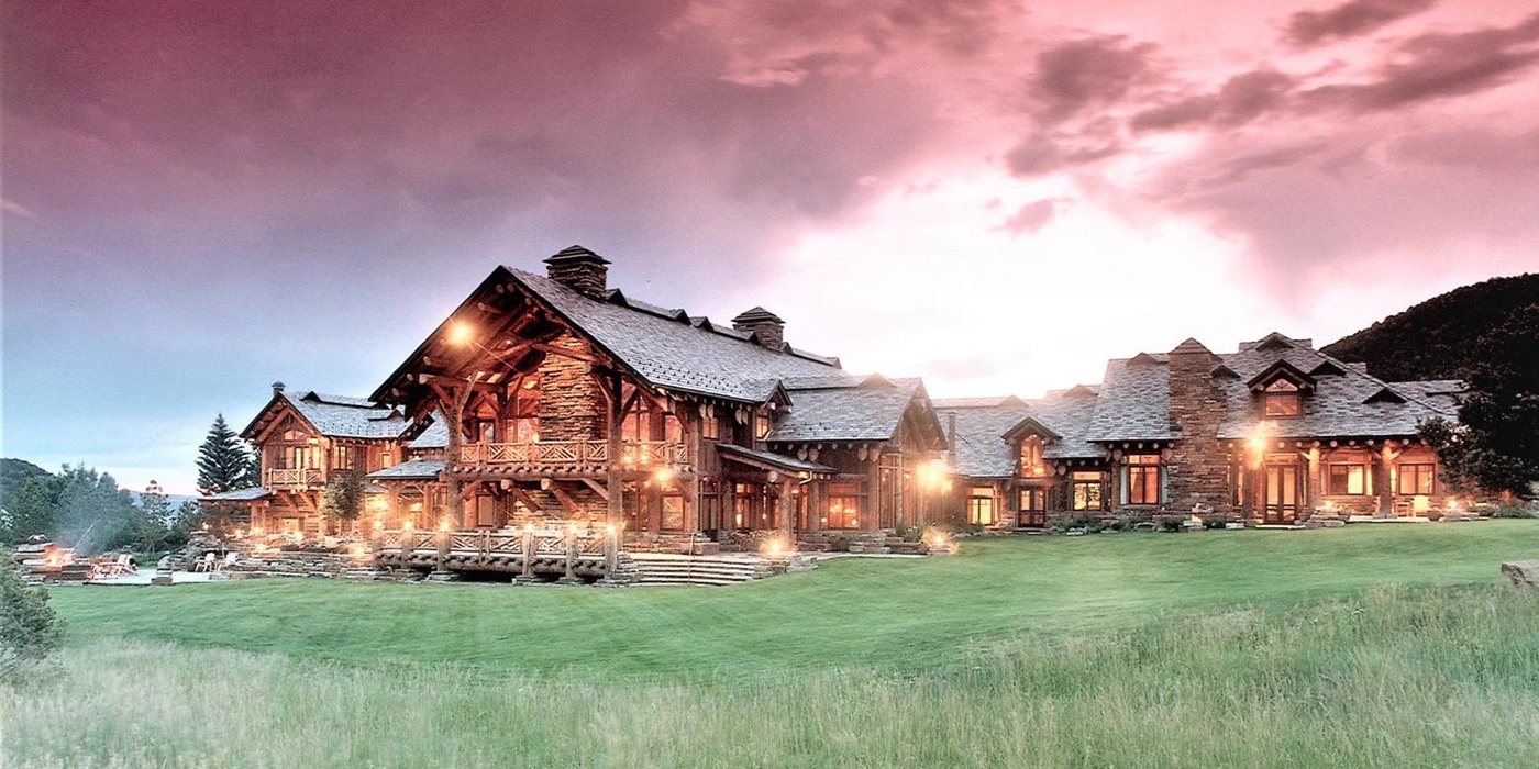 Exterior view of Sleeping Indian Ranch in Colorado in the USA