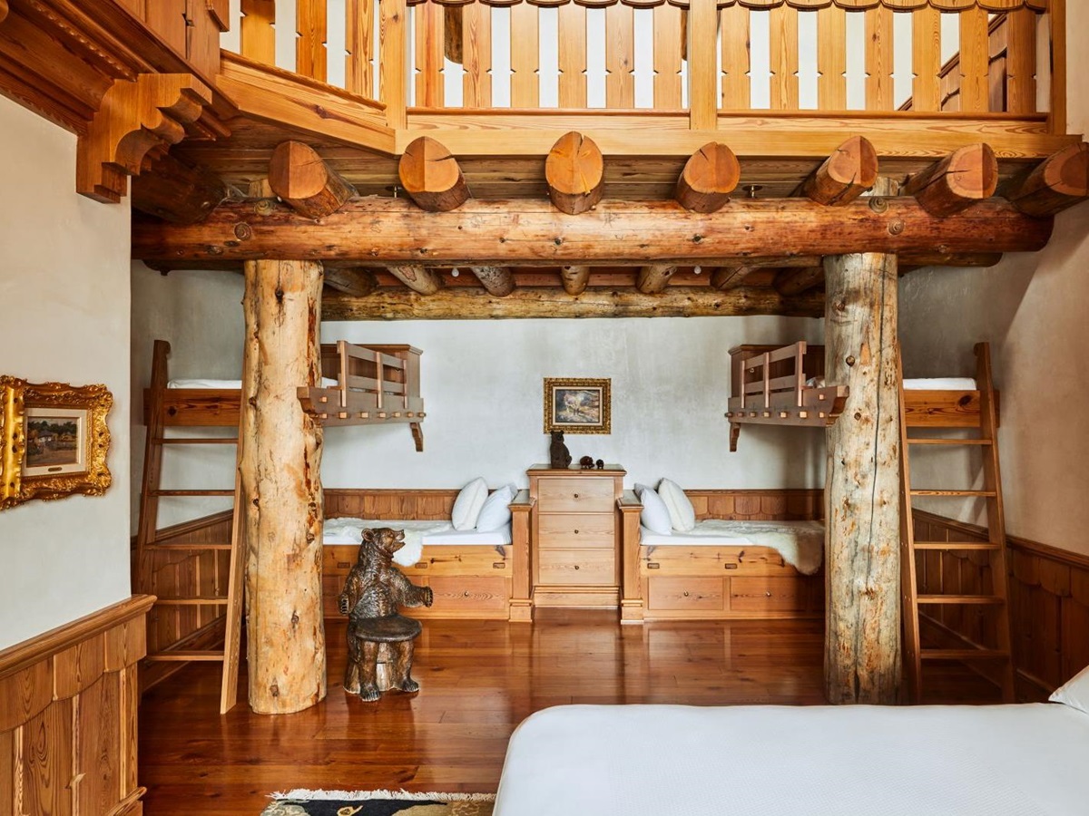 Swiss bedroom suite at Sleeping Indian Lodge in Colorado in the USA