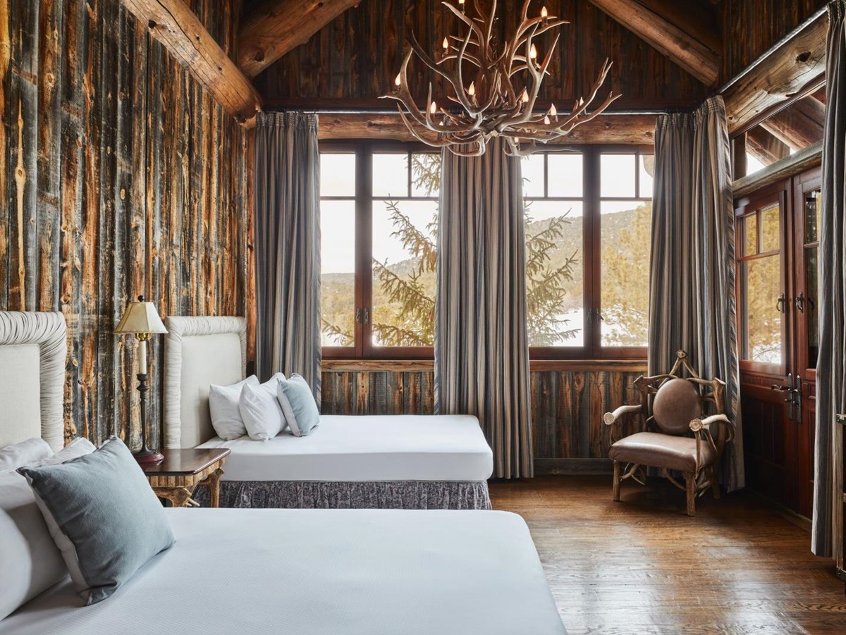 Western guest suite at Sleeping Indian Lodge in Colorado in the USA