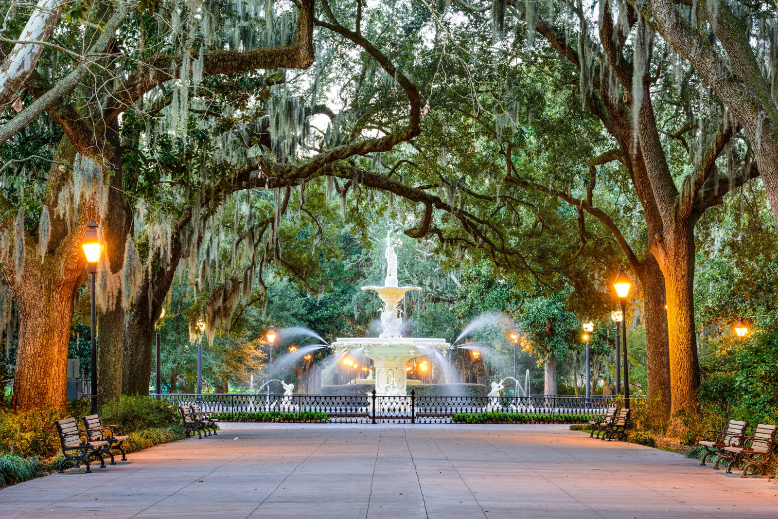 Park with large fountain in Savannah, Georgia