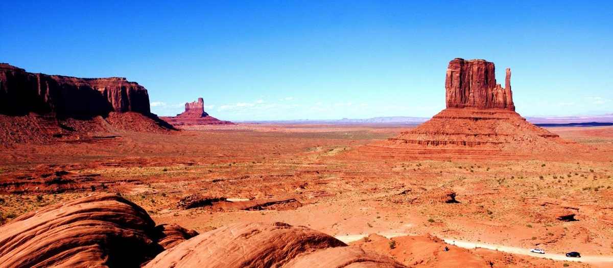 Red rock and distant view of the Monument Valley in Utah