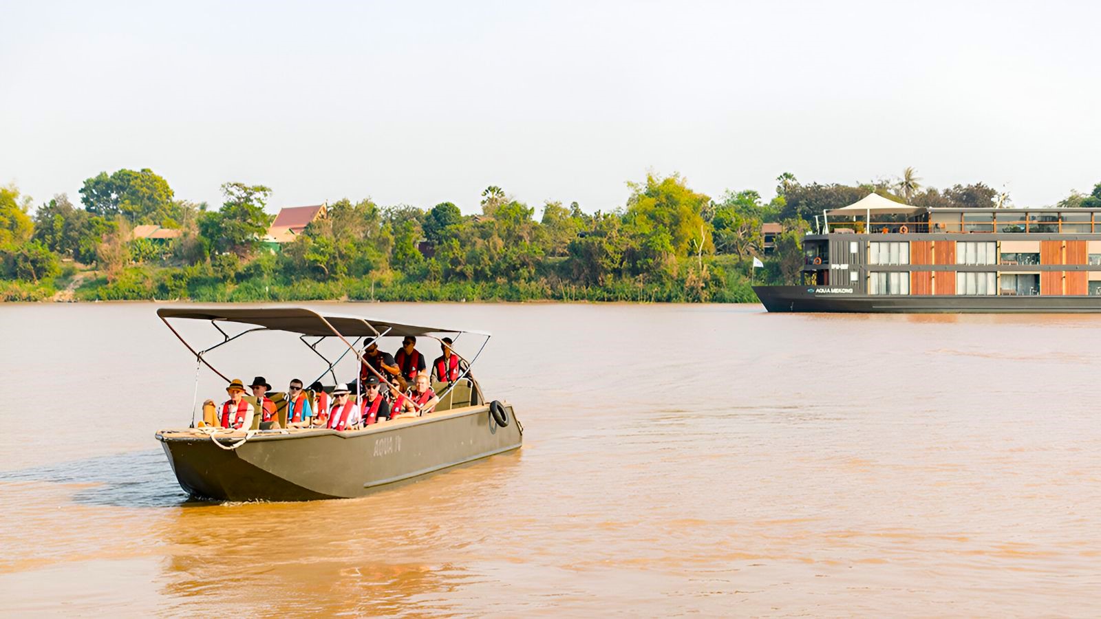 Skiff excursion from the Aqua Mekong river cruise in Vietnam