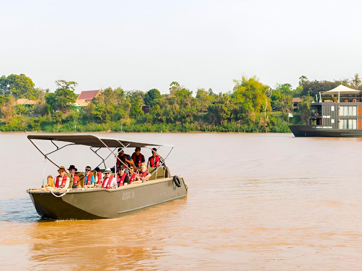 Skiff excursion from the Aqua Mekong river cruise in Vietnam