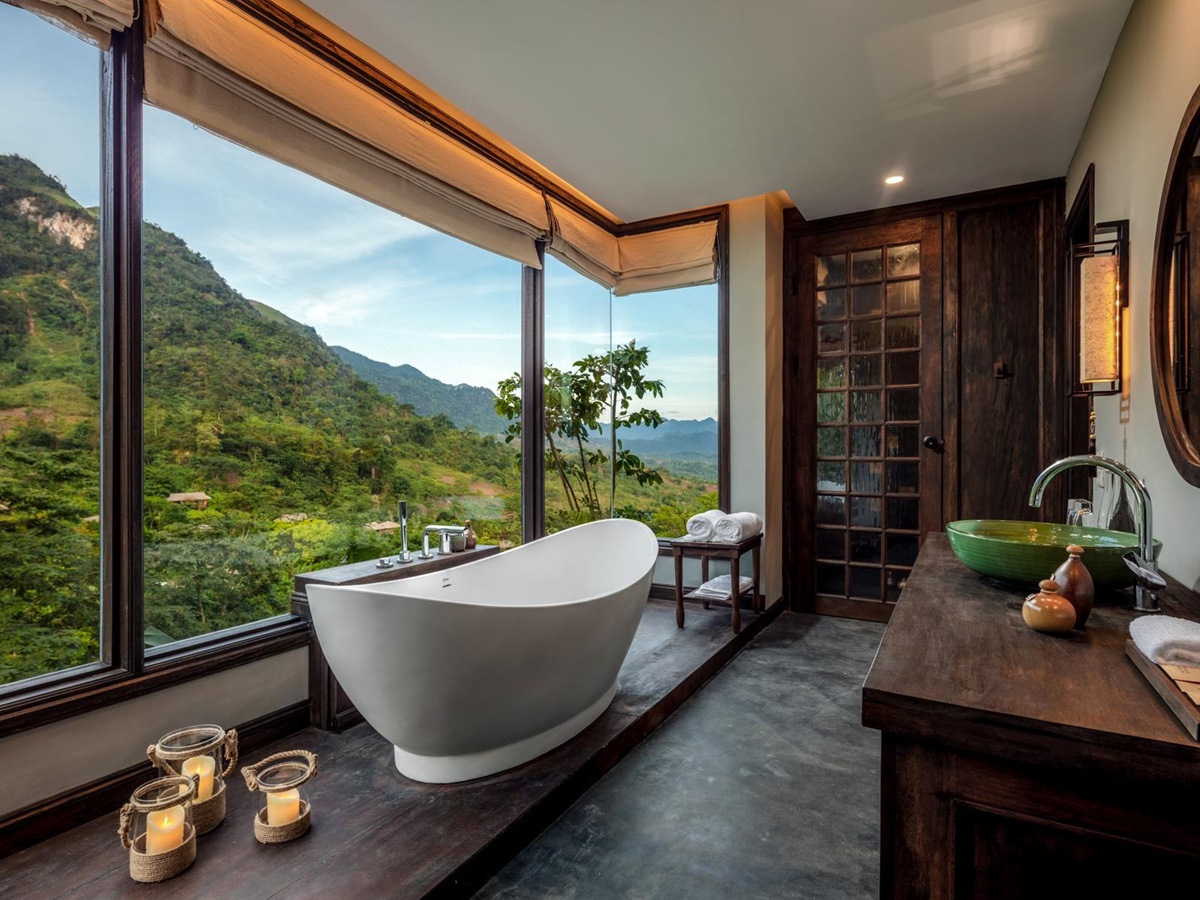 Hilltop bathroom at Avana Retreat in Vietnam