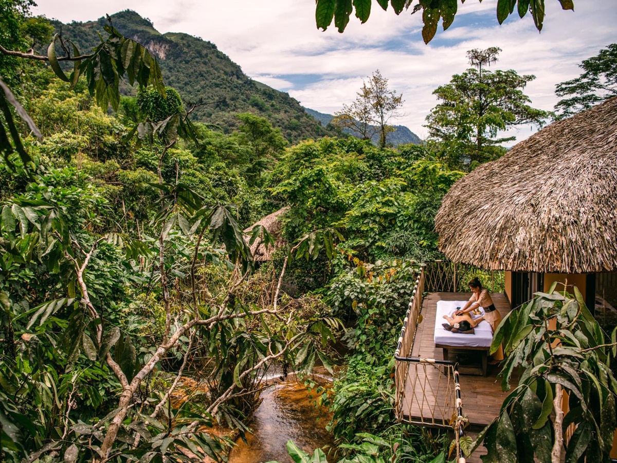 Massage treatment at Avana Retreat in Vietnam