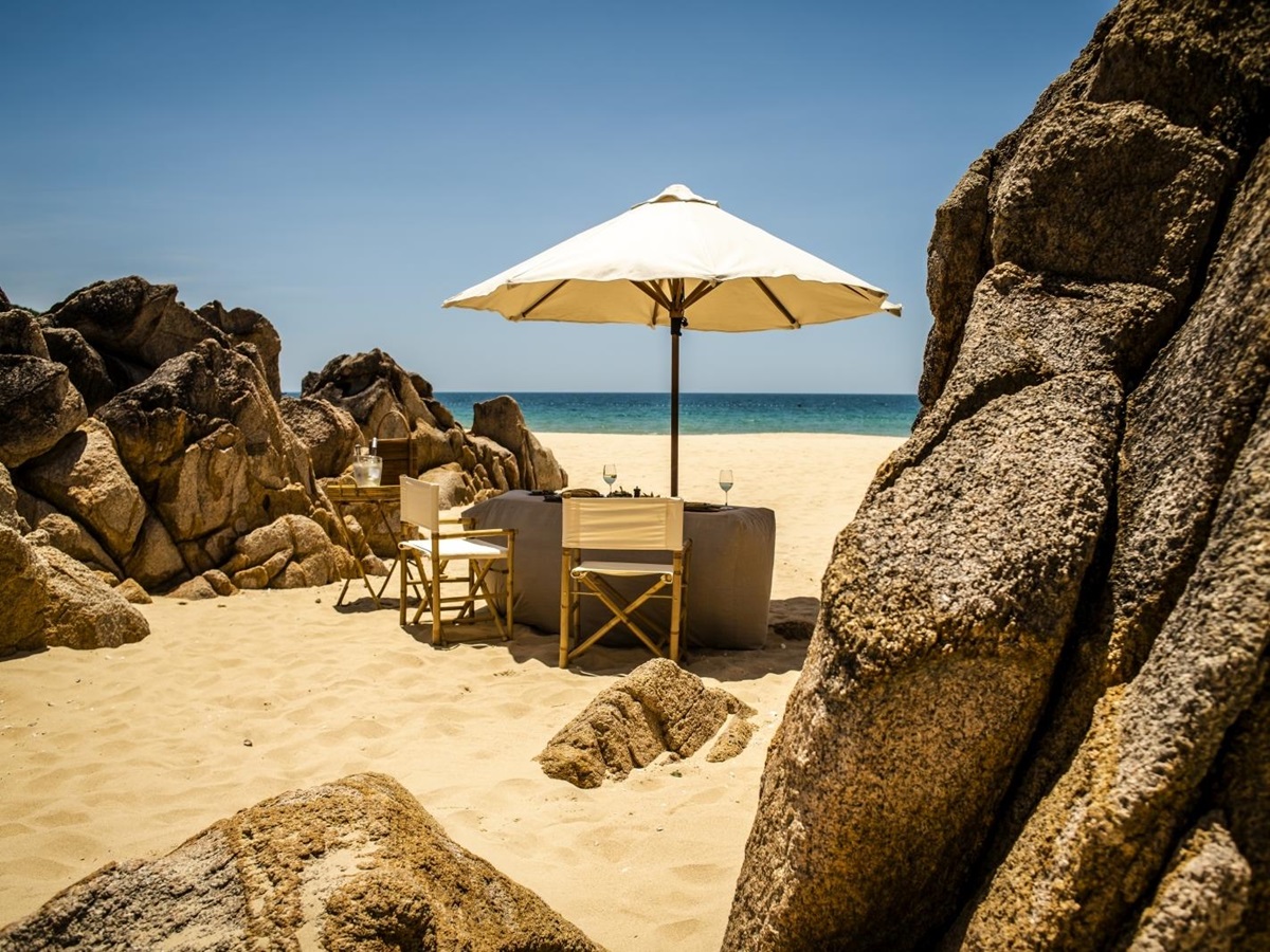 Private lunch on the beach of luxury resort Zannier Bai San Ho in Vietnam