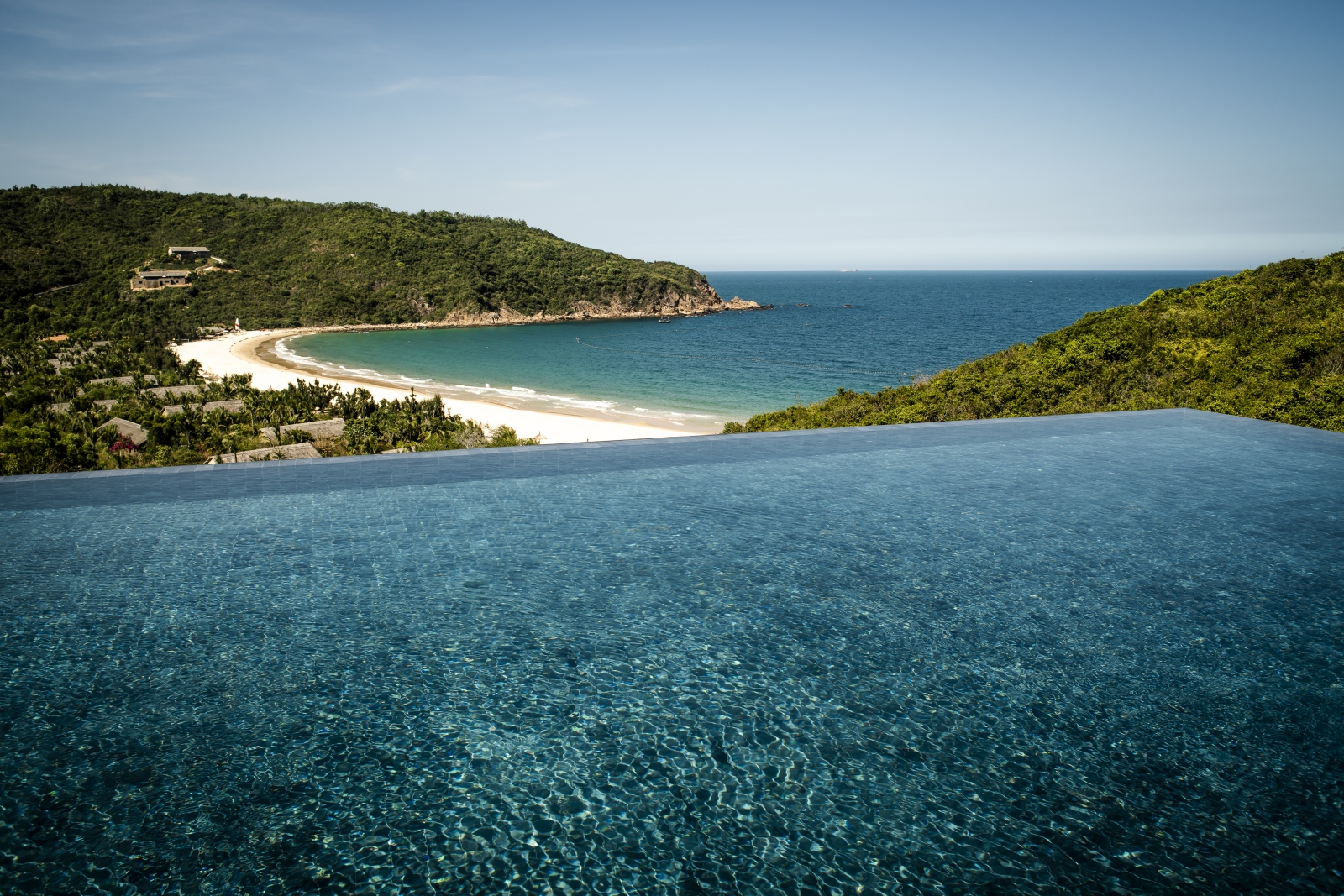 Main pool with view over the bay at luxury resort Zannier Bai San Ho in Vietnam