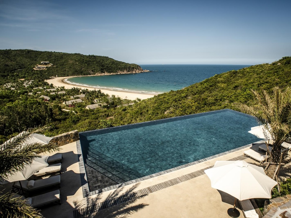 Main pool with loungers and views over the bay at luxury resort Zannier Bai San Ho in Vietnam