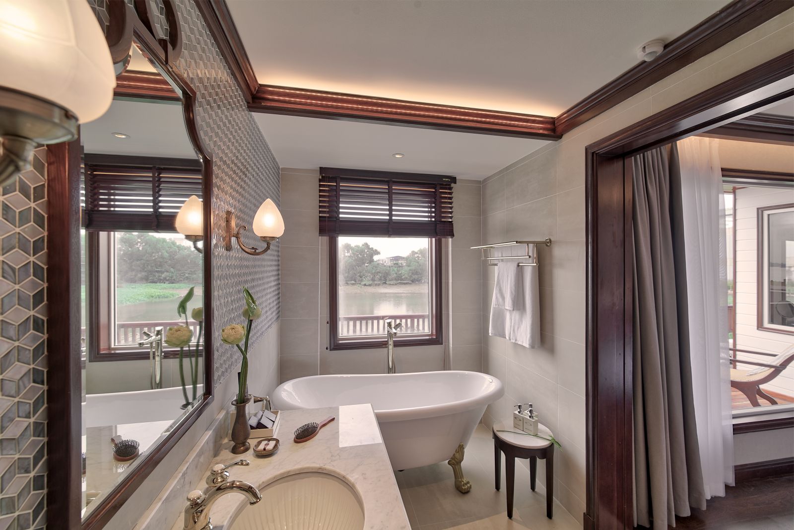 A bathroom in a Junior Suite on the Ginger Ship Hotel
