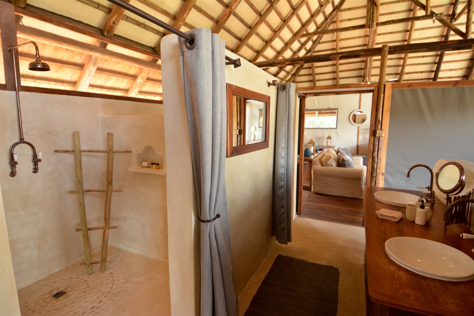 Safari suite bathroom at Chiawa Camp in Zambia 