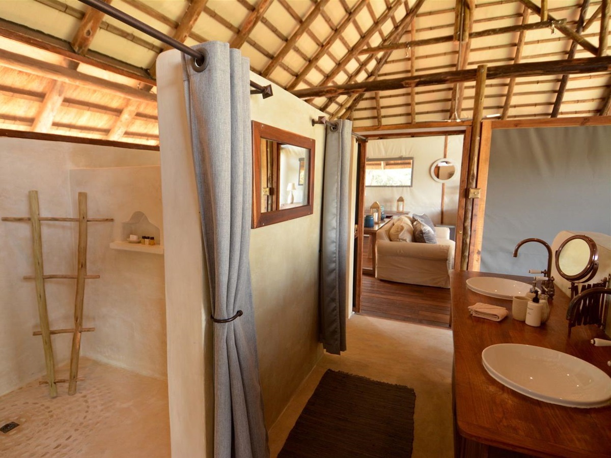 Safari suite bathroom at Chiawa Camp in Zambia