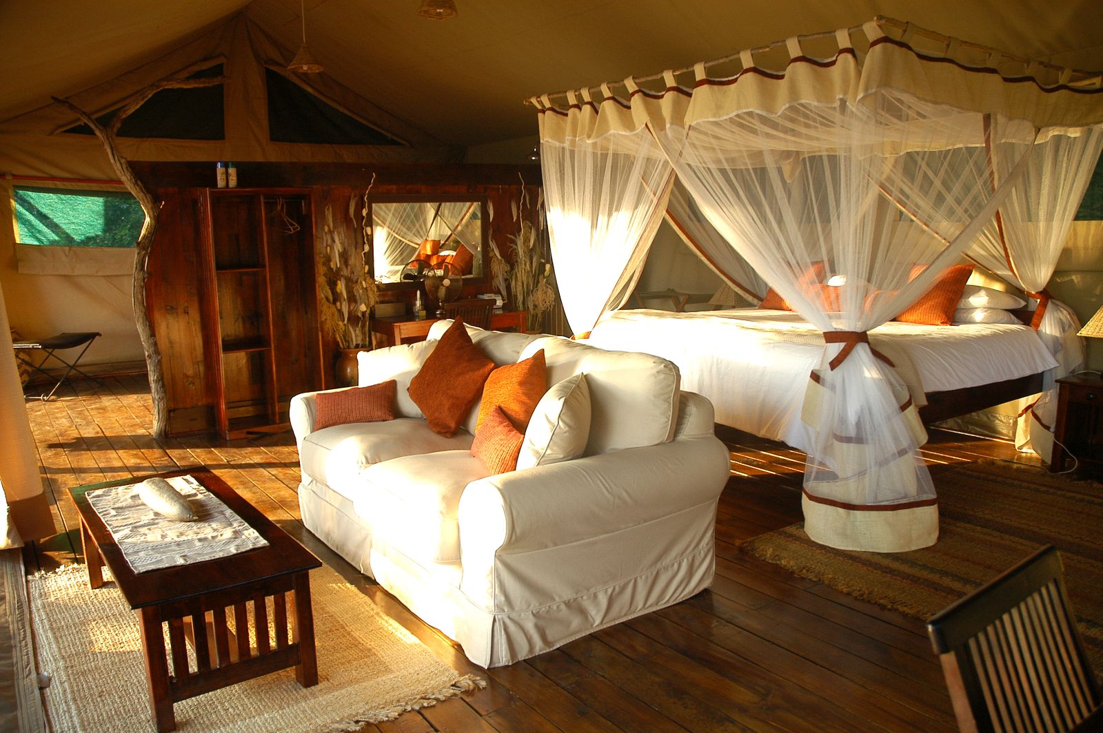 Bedroom interior at Chiawa Camp in Zambia 