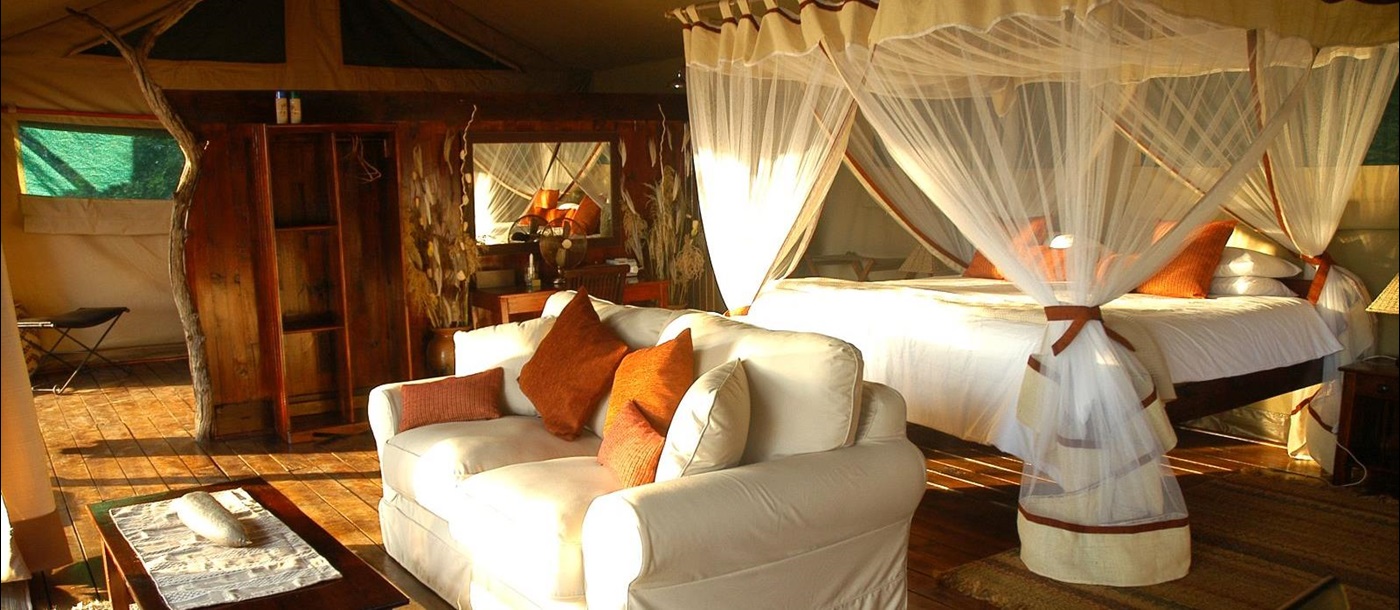 Bedroom interior at Chiawa Camp in Zambia 