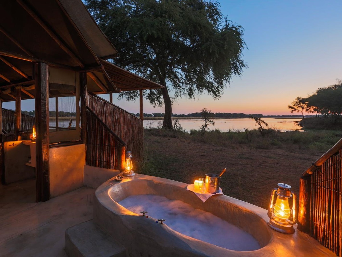 Bathtub and view of Old Mondoro in the Lower Zambezi National Park