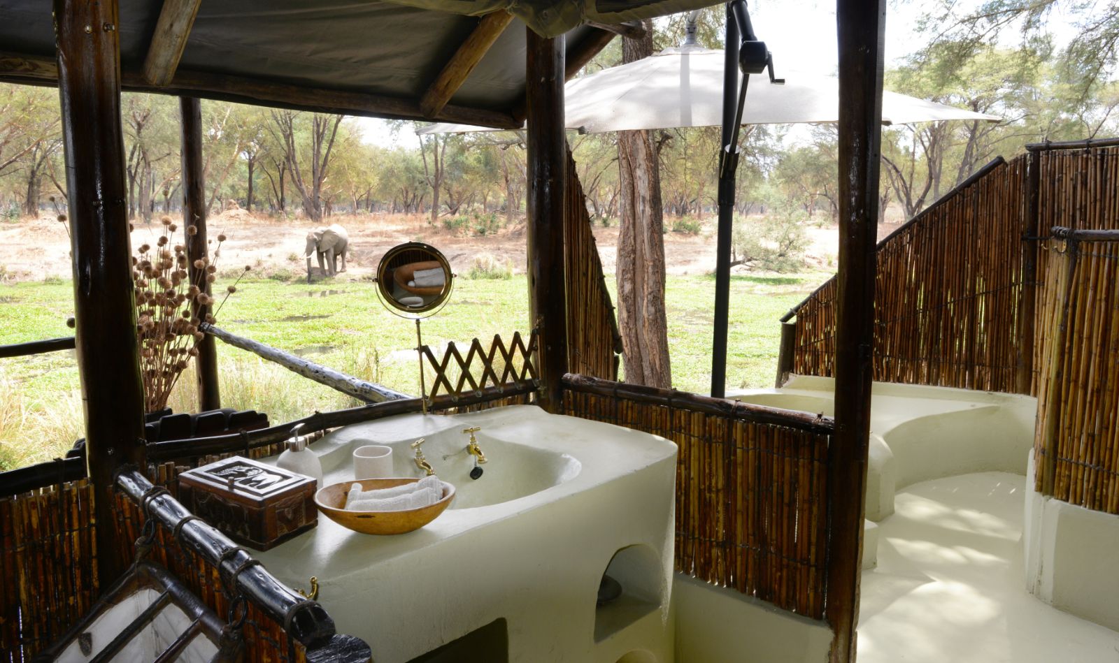 Guesth bathroom at Old Mondoro in the Lower Zambezi National Park