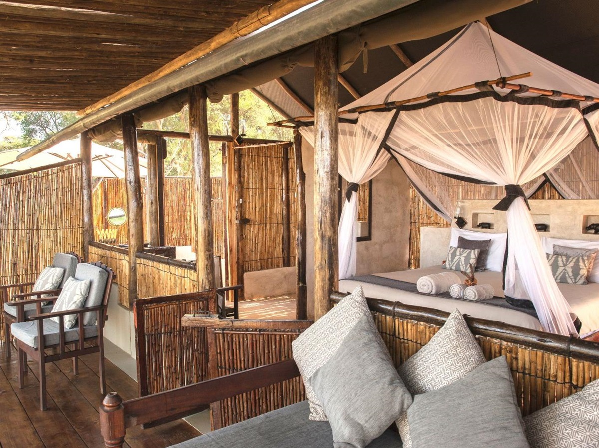 Guest bedroom at Old Mondoro in the Lower Zambezi National Park