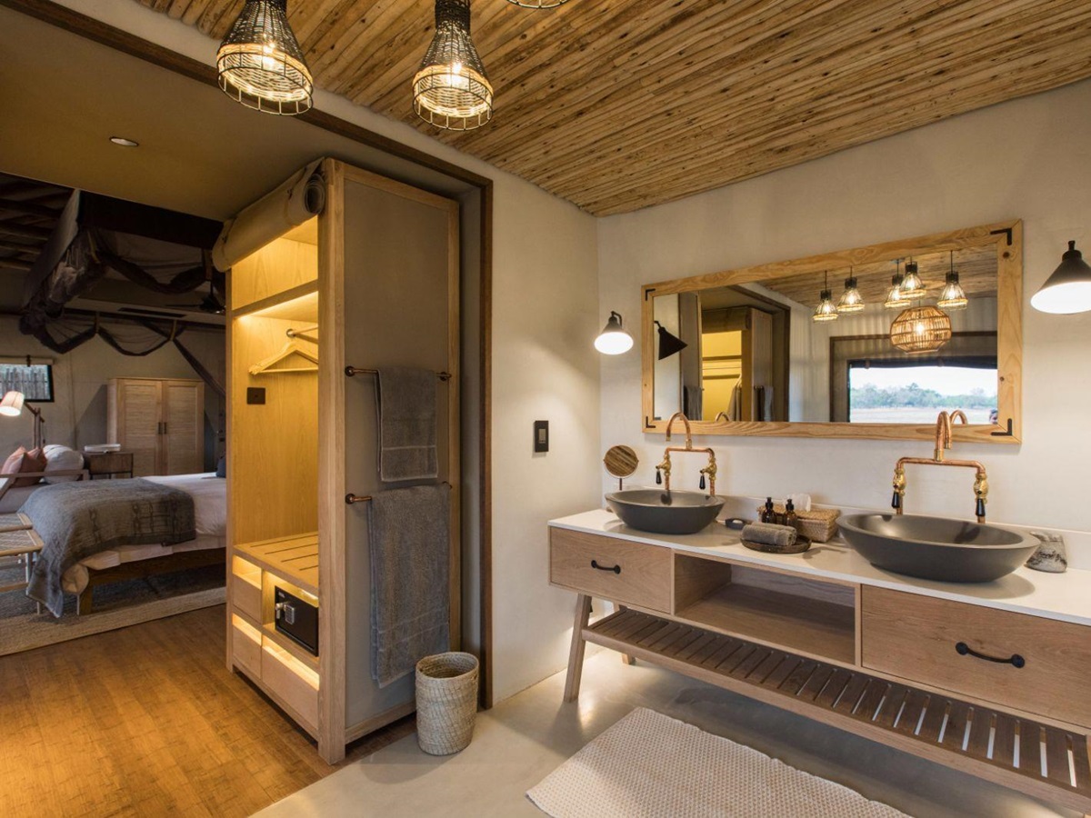 Guest tent bathroom at Puku Ridge camp in the South Luangwa National Park