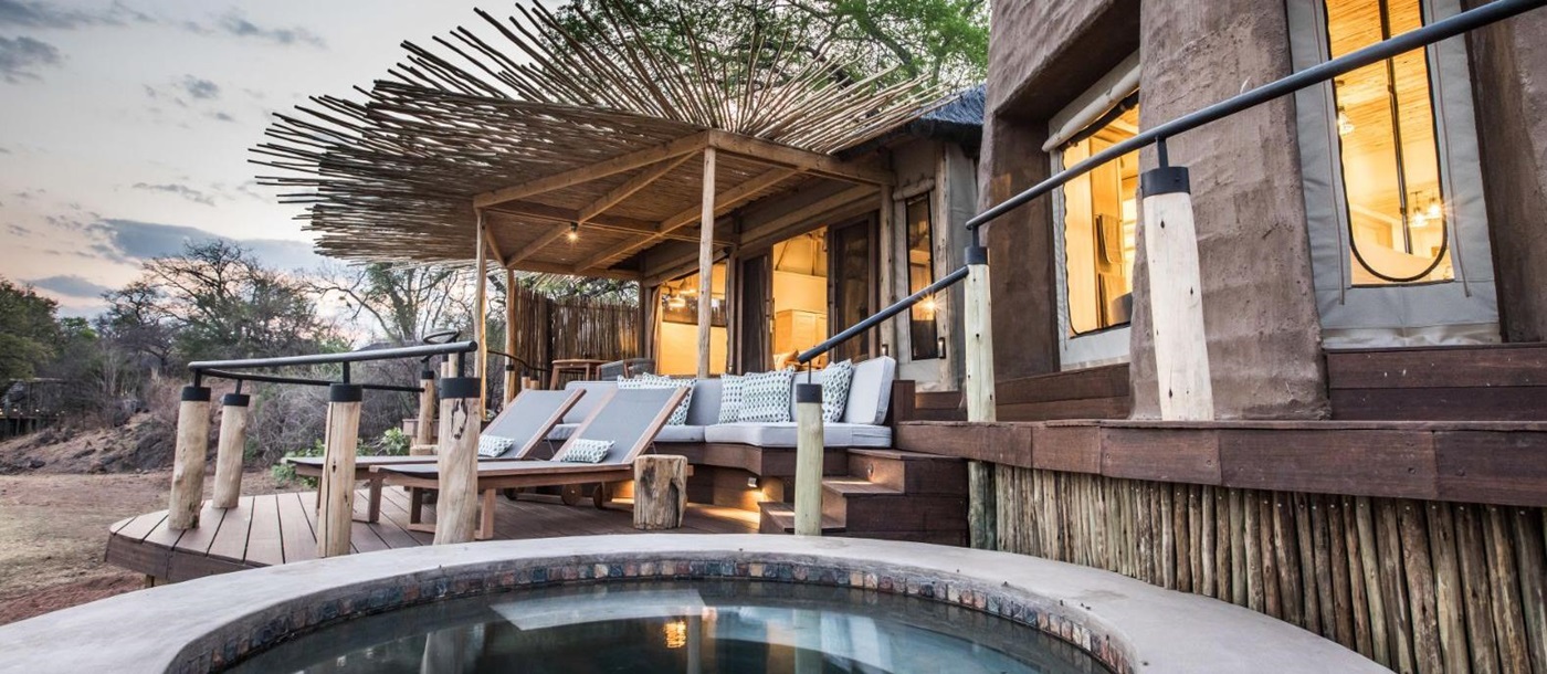 Plunge pool and deck at Puku Ridge camp in the South Luangwa National Park