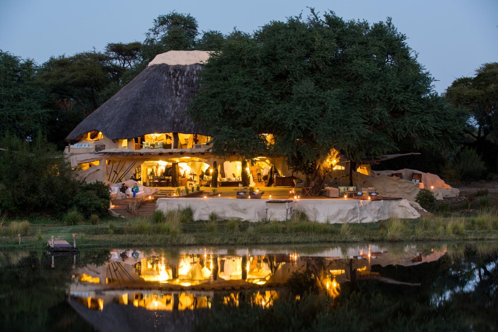 The exterior at night of Chongwe River House