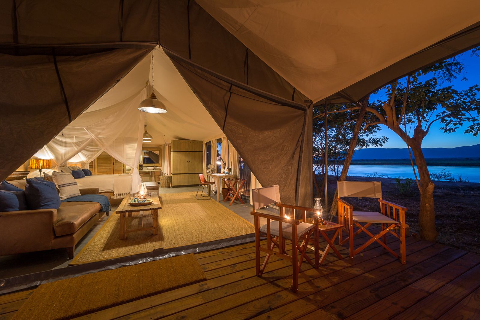 Exterior of tented room at luxury camp Ruckomechi