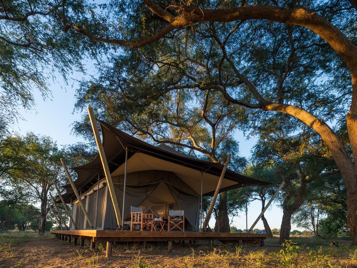 Exterior of tented room with decking area at luxury camp Ruckomechi