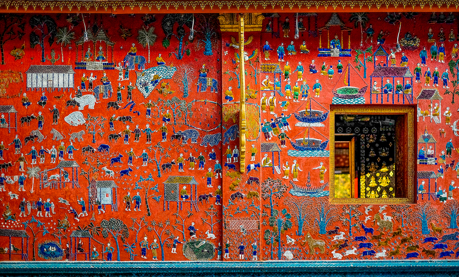 Wat Xieng Thong details in Luang Prabang