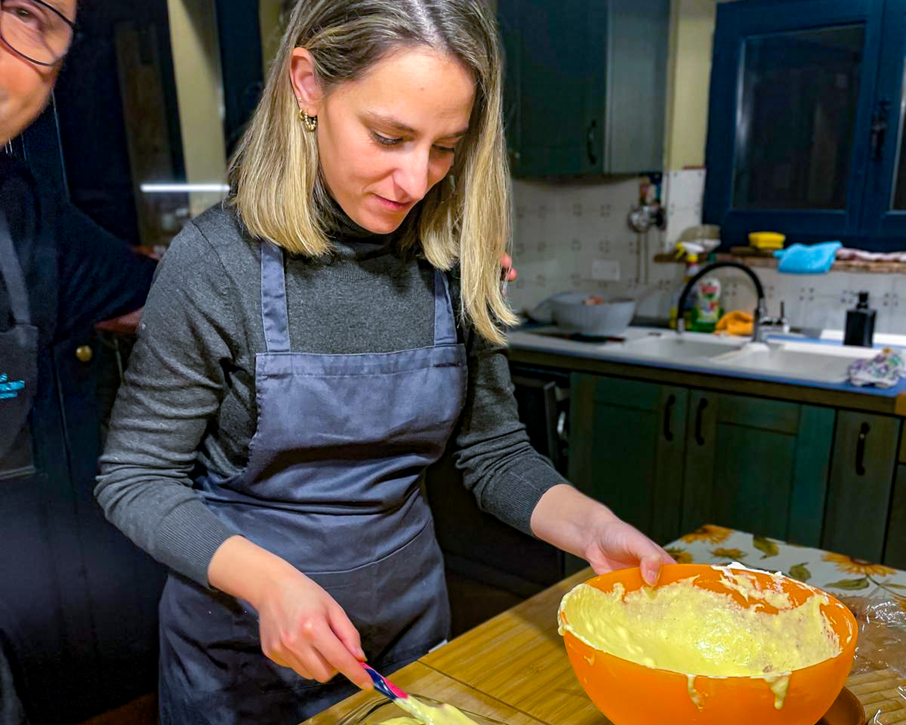 Ainoa Sanchez, Red Savannah's Italy Villa Specialist, at a cooking class