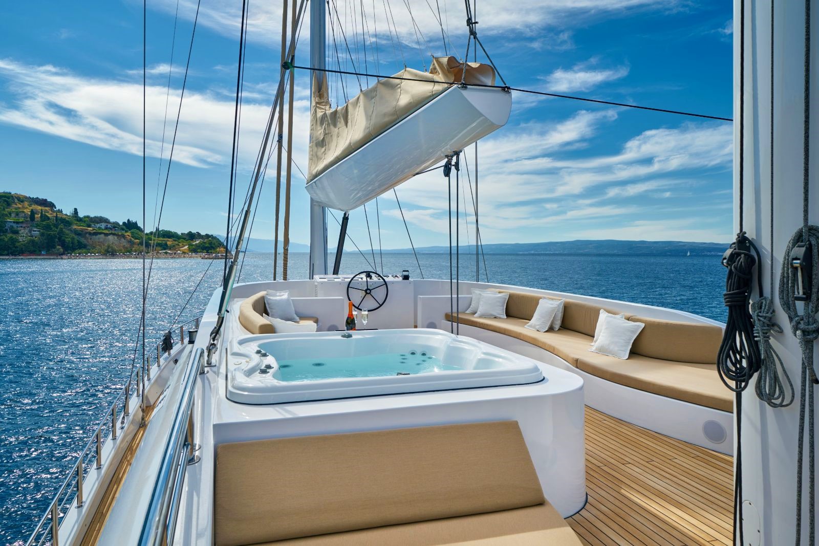 Jacuzzi onboard Acapella gulet in Croatia
