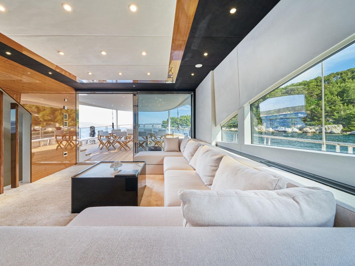 Salon lounge onboard Acapella gulet in Croatia