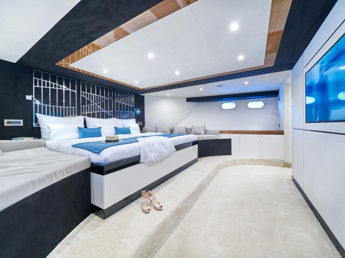 Master bedroom onboard Acapella gulet in Croatia