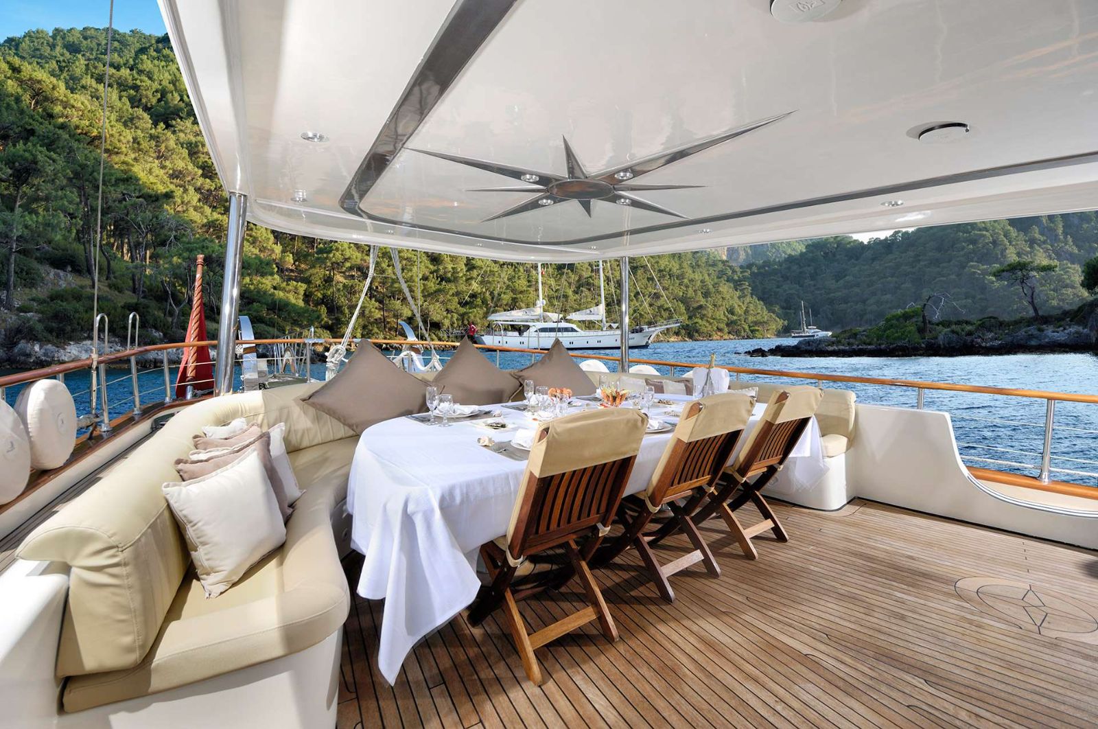 Alfresco dining table onboard the Allesandro 1 gulet in Croatia