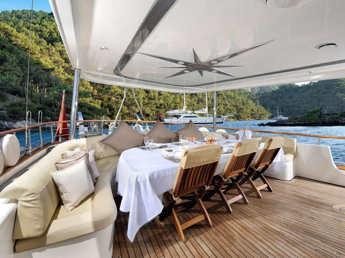 Alfresco dining table onboard the Allesandro 1 gulet in Croatia