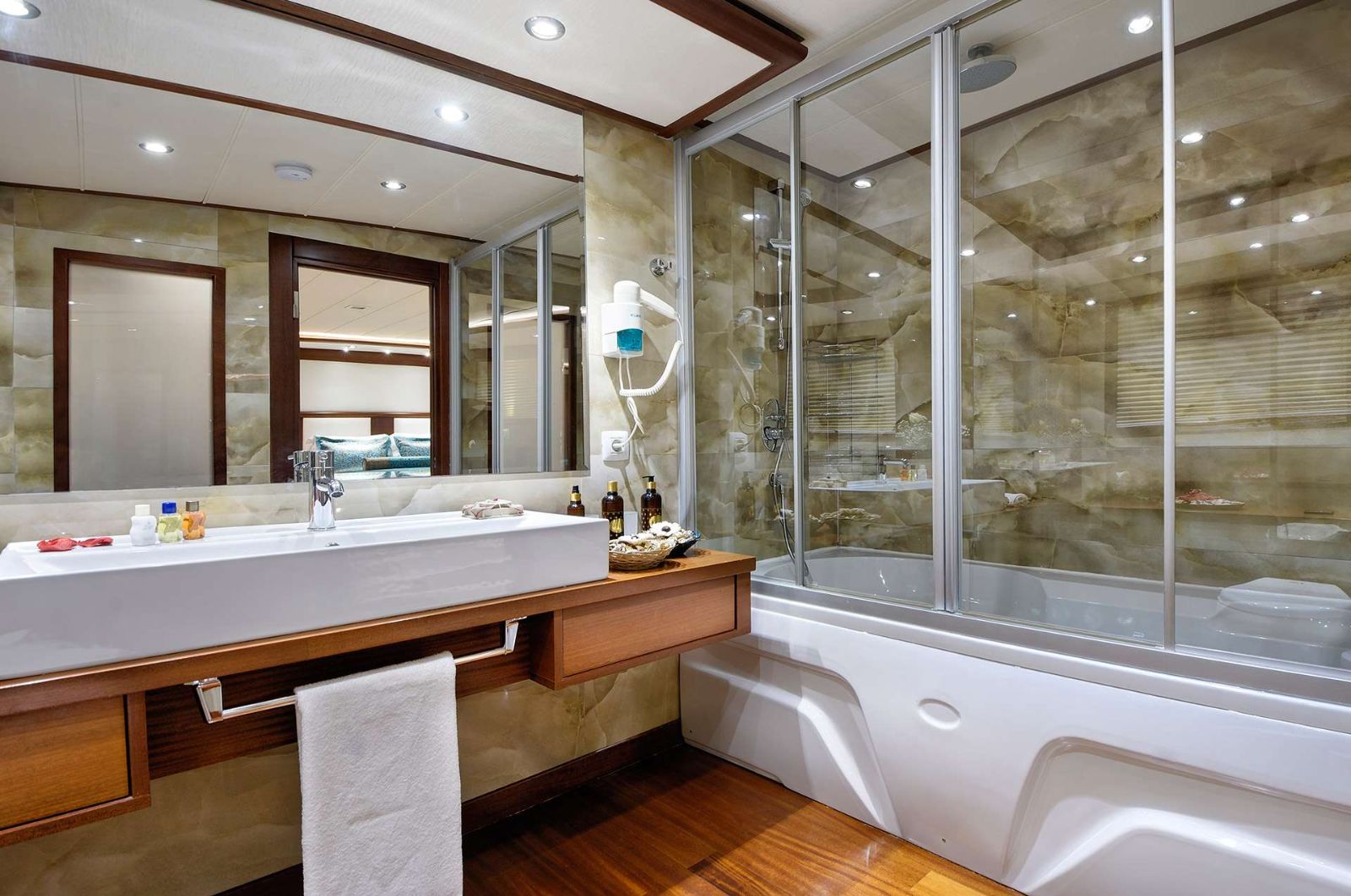 Bathroom onboard the Allesandro 1 gulet in Croatia