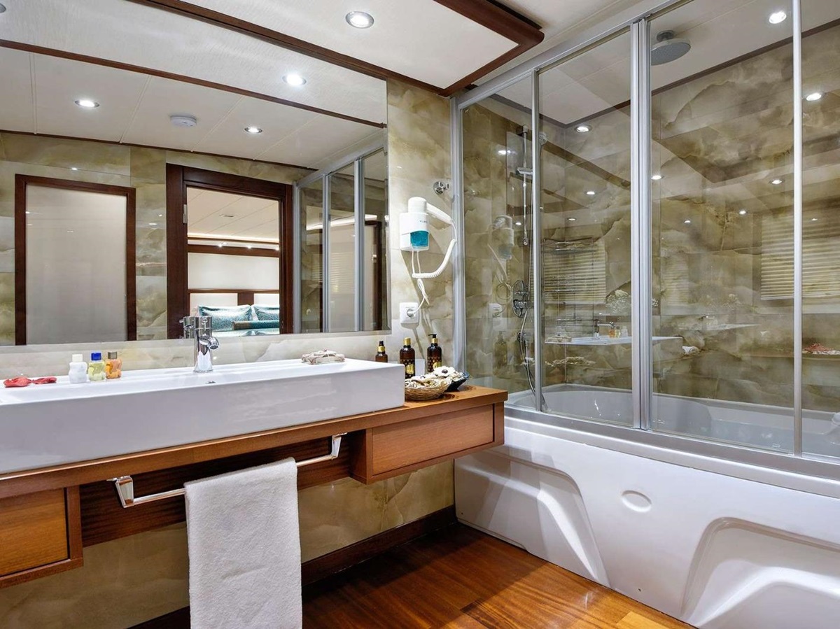 Bathroom onboard the Allesandro 1 gulet in Croatia