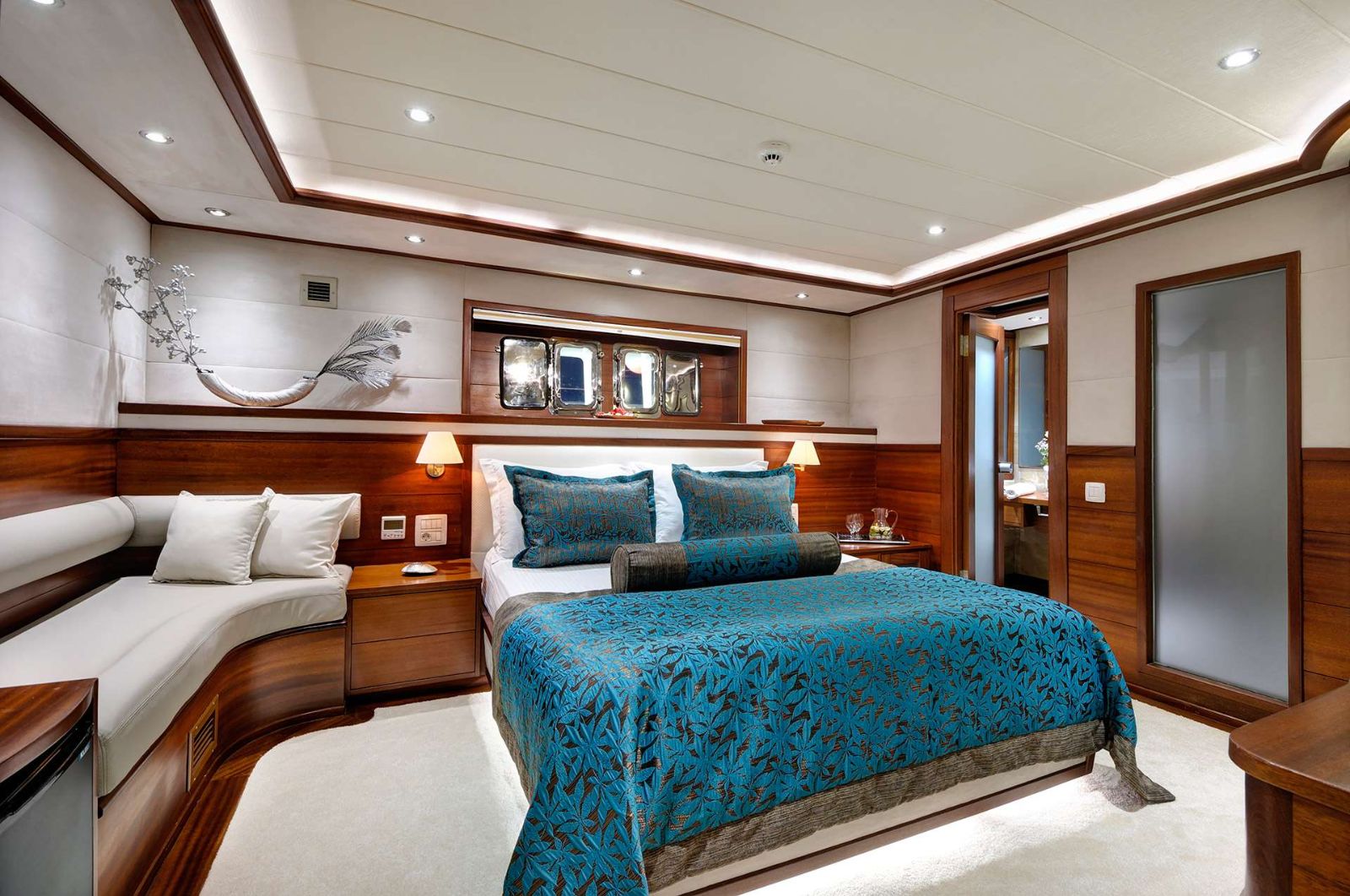 Guest cabin bed onboard the Allesandro 1 gulet in Croatia