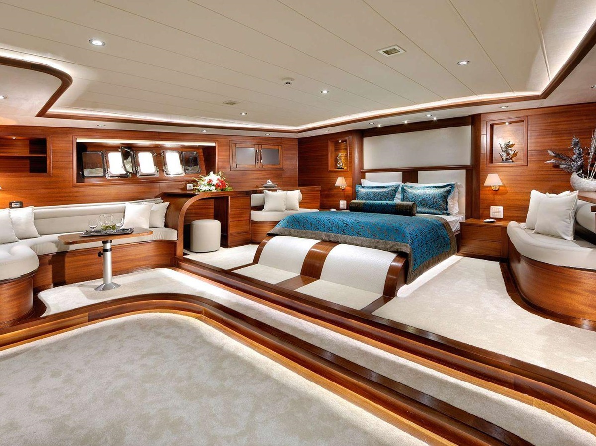 Master cabin onboard the Allesandro 1 gulet in Croatia