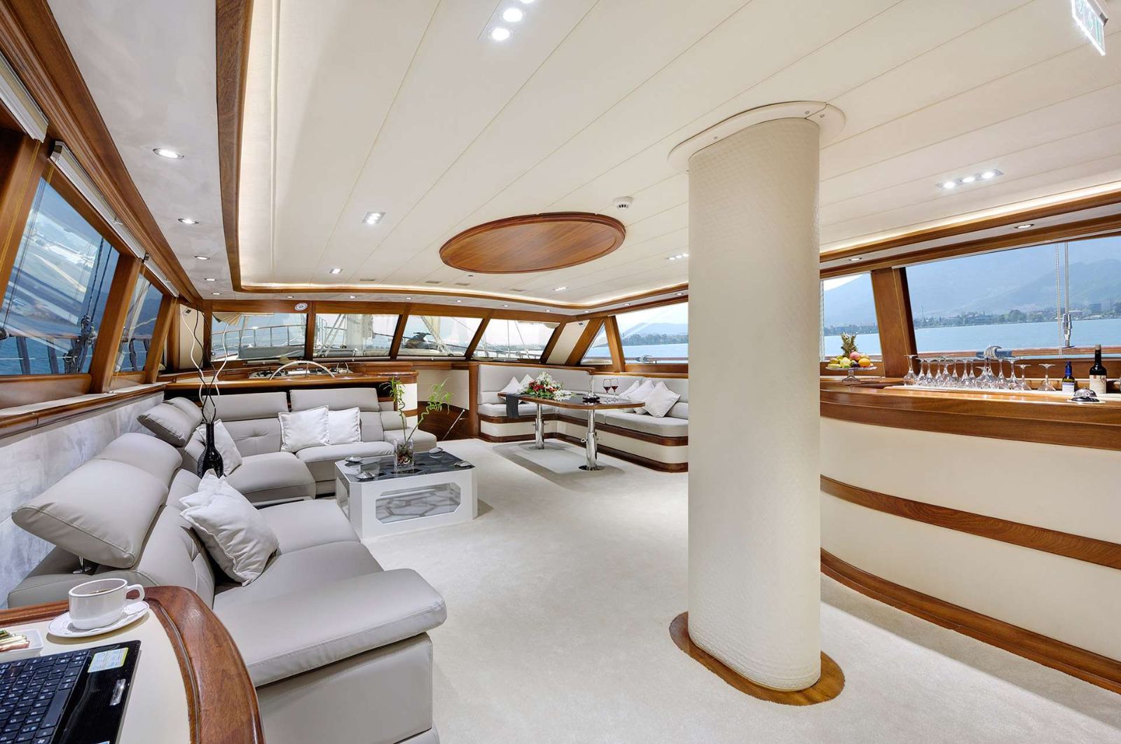 Saloon onboard the Allesandro 1 gulet in Croatia
