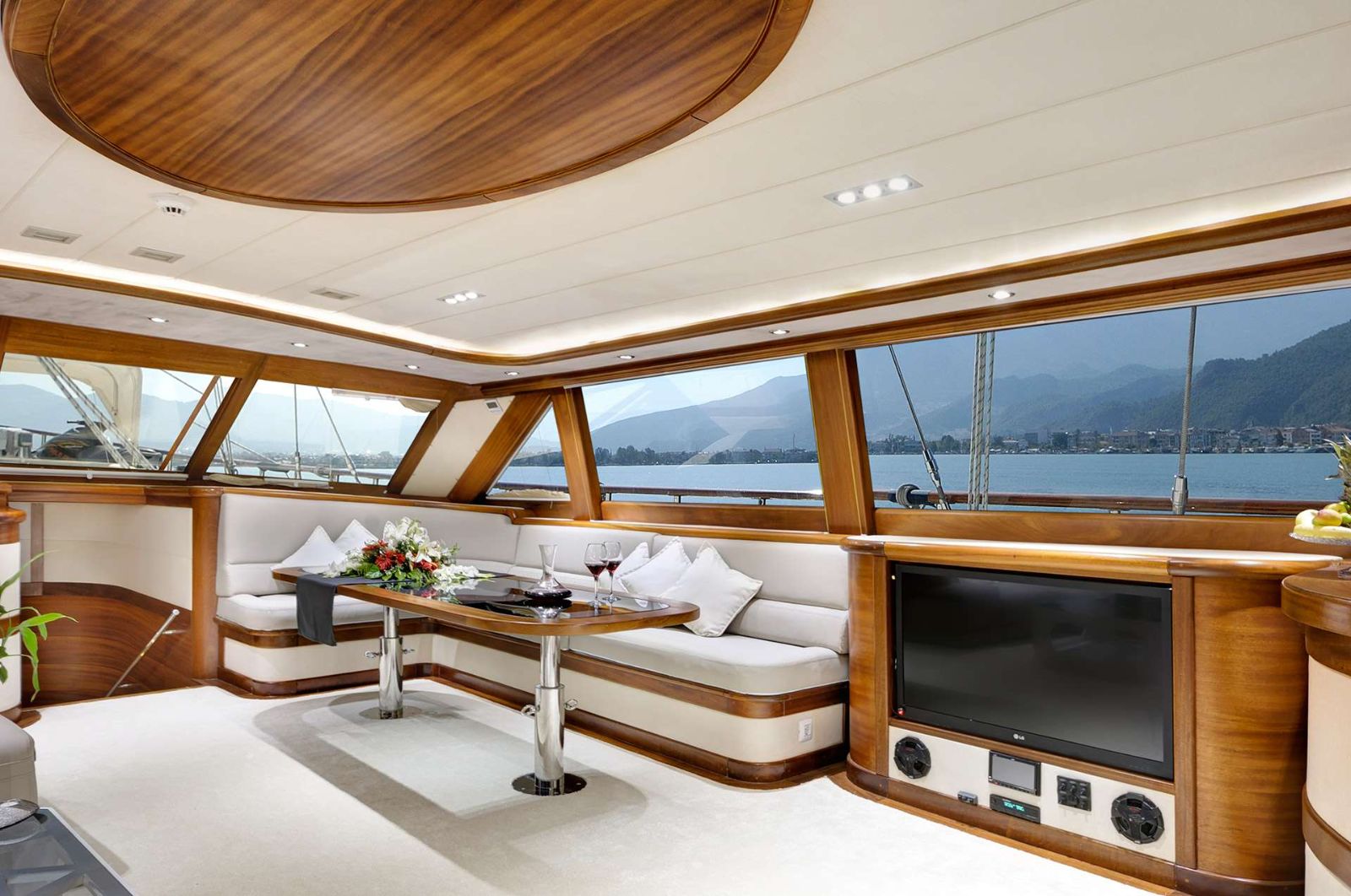 Saloon seating area onboard the Allesandro 1 gulet in Croatia