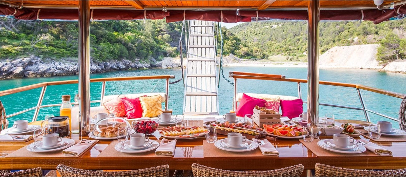 Luxurious dining on board Altair in Croatia