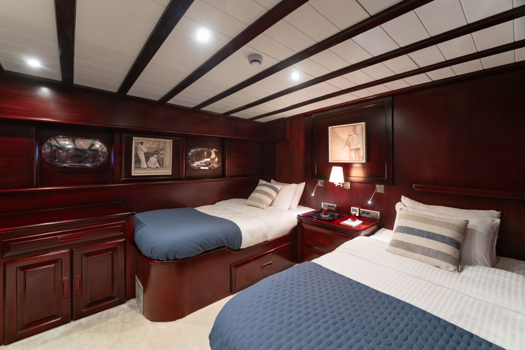 Twin cabin onboard the Always Smile luxury gulet in Turkey