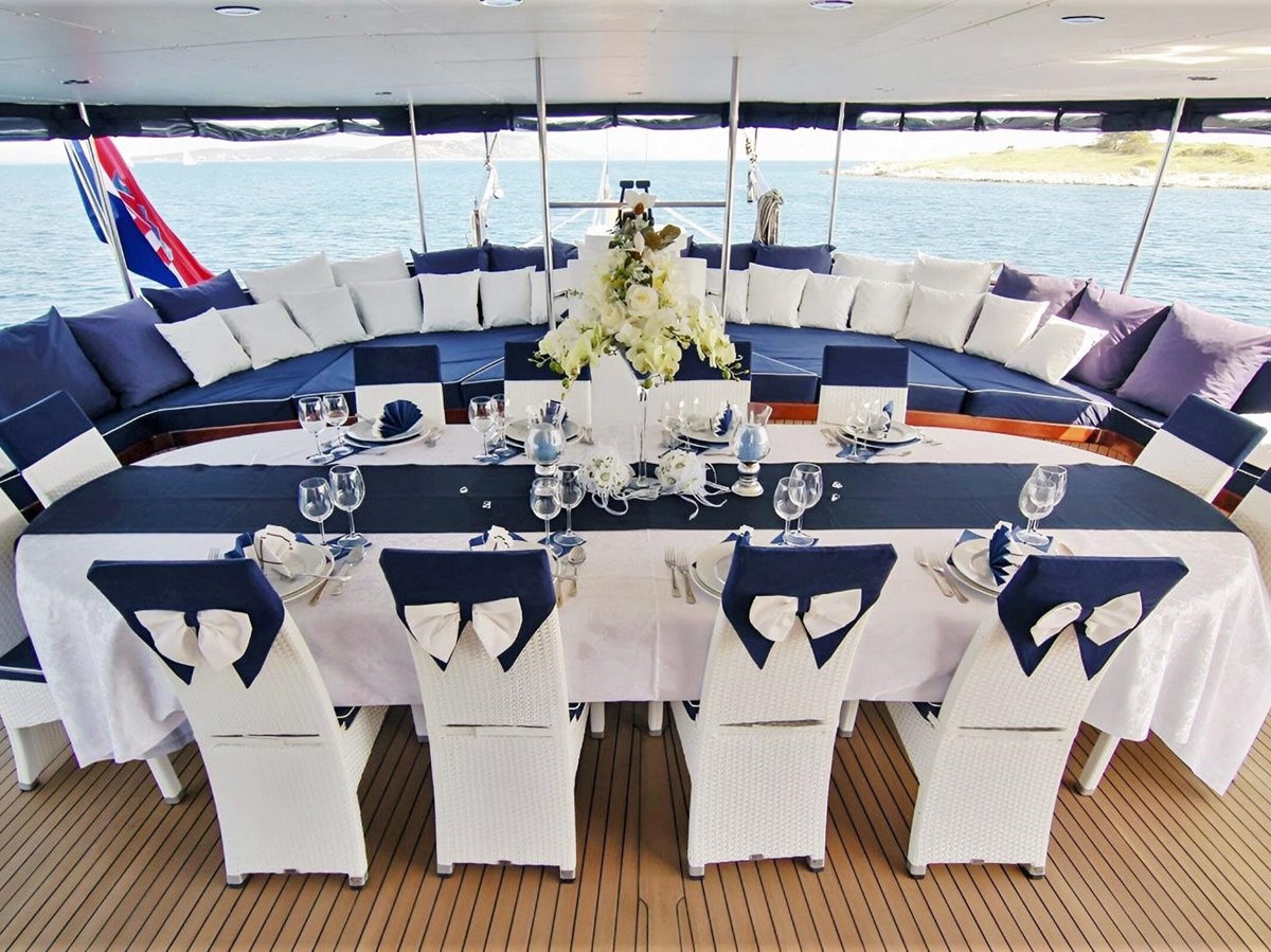 Alfresco dining table onboard the Aurum gulet in Croatia