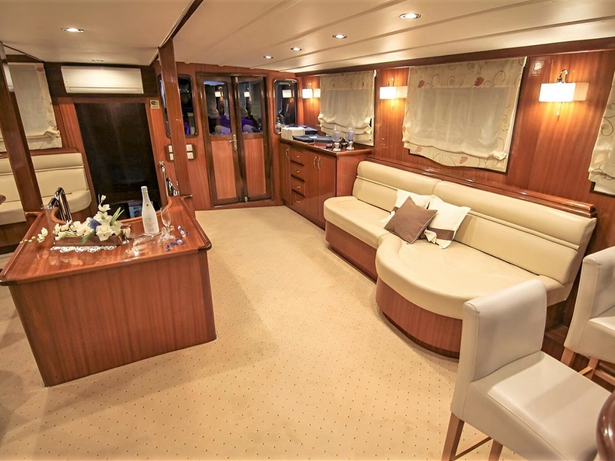 Indoor lounge and saloon onboard the Aurum gulet in Croatia