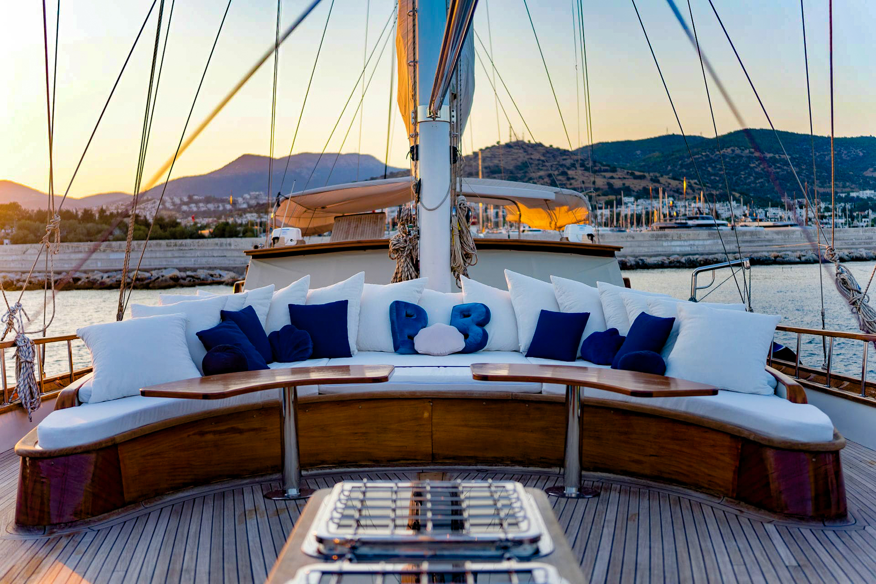 Alfresco lounge and sofas onboard the Babylon luxury gulet in Turkey