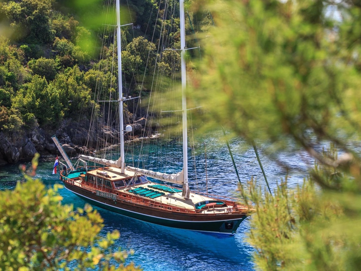 View of the luxury gulet Carpe Diem 7 sailing