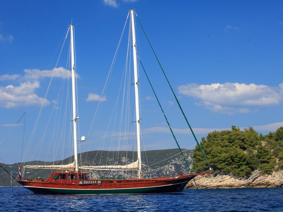 Side view of the luxury gulet Carpe Diem 7