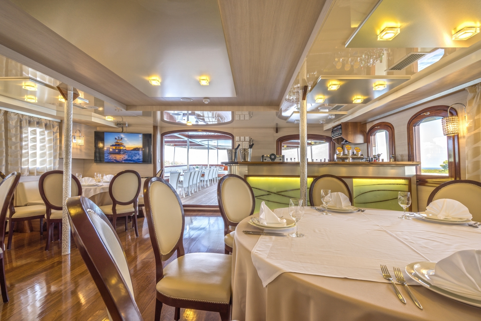 Spacious group dining room onboard the luxury gulet Casablanca
