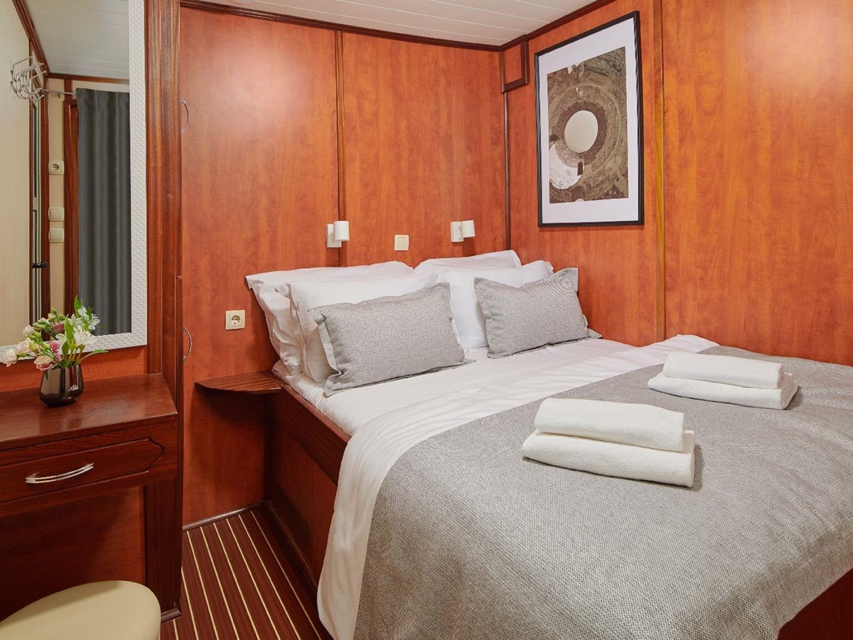 One of the cabins on board the motor yacht Cataleya in Croatia