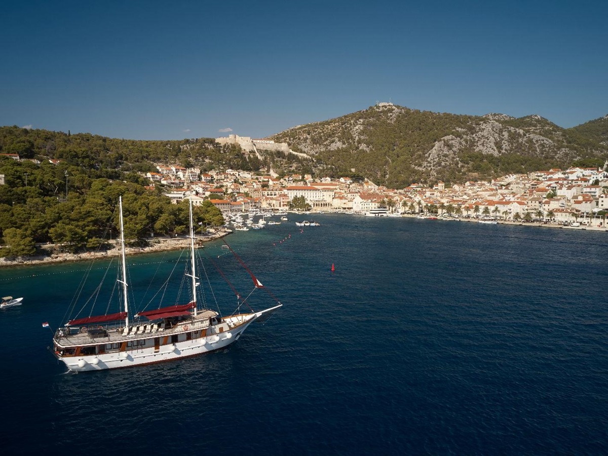 The motor yacht Cataleya approaching a harbour in Croatia