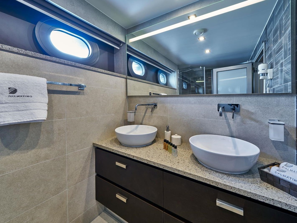 Bathroom onboard the Dalmatino gulet in Croatia